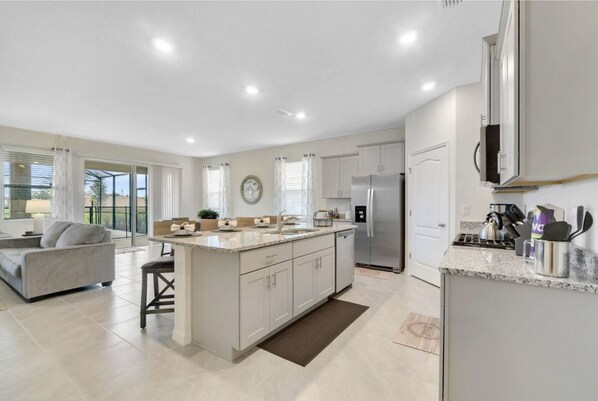 Full-size fridge, microwave, oven, stovetop