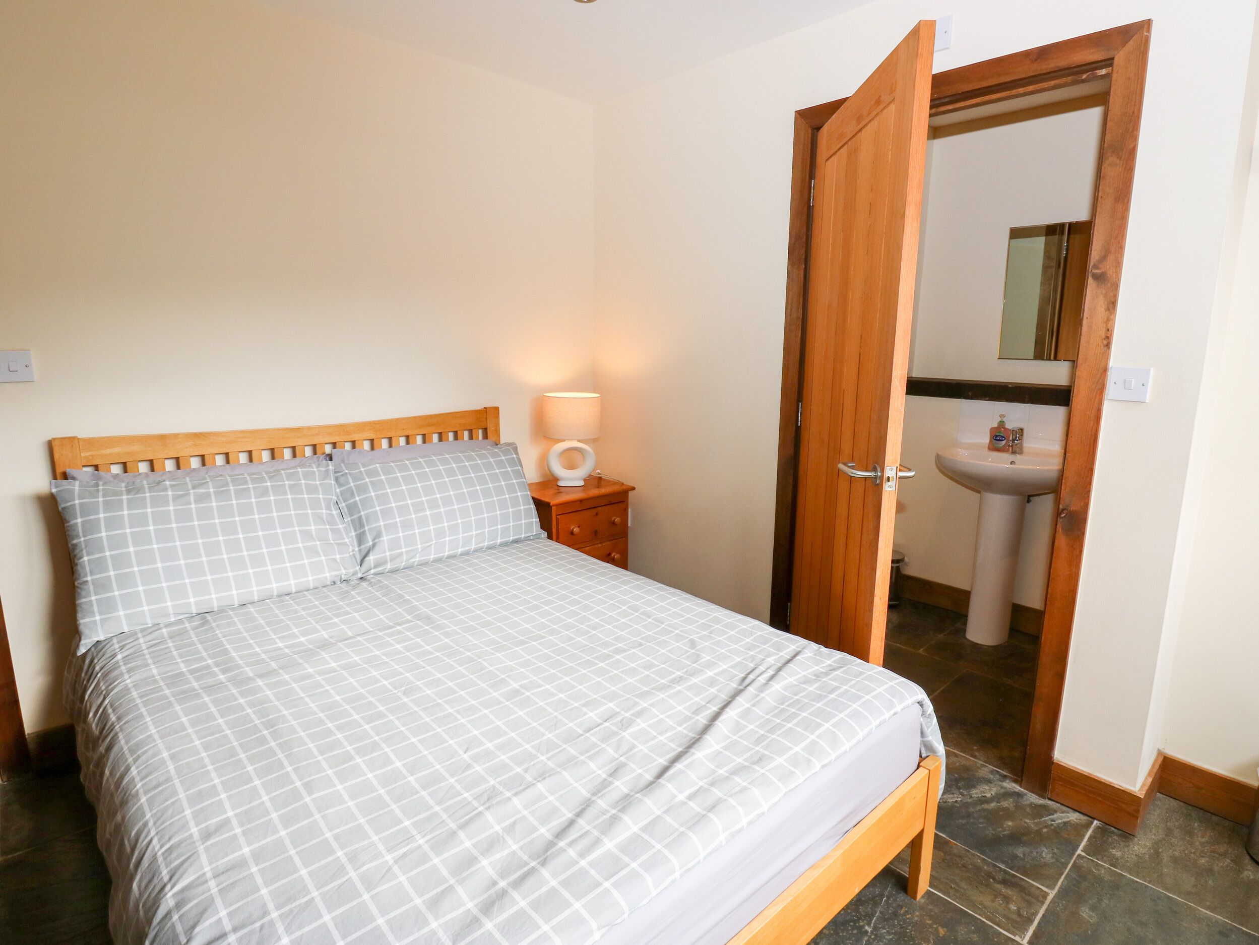 4 soverom, individuelt dekorert og individuelt innredet