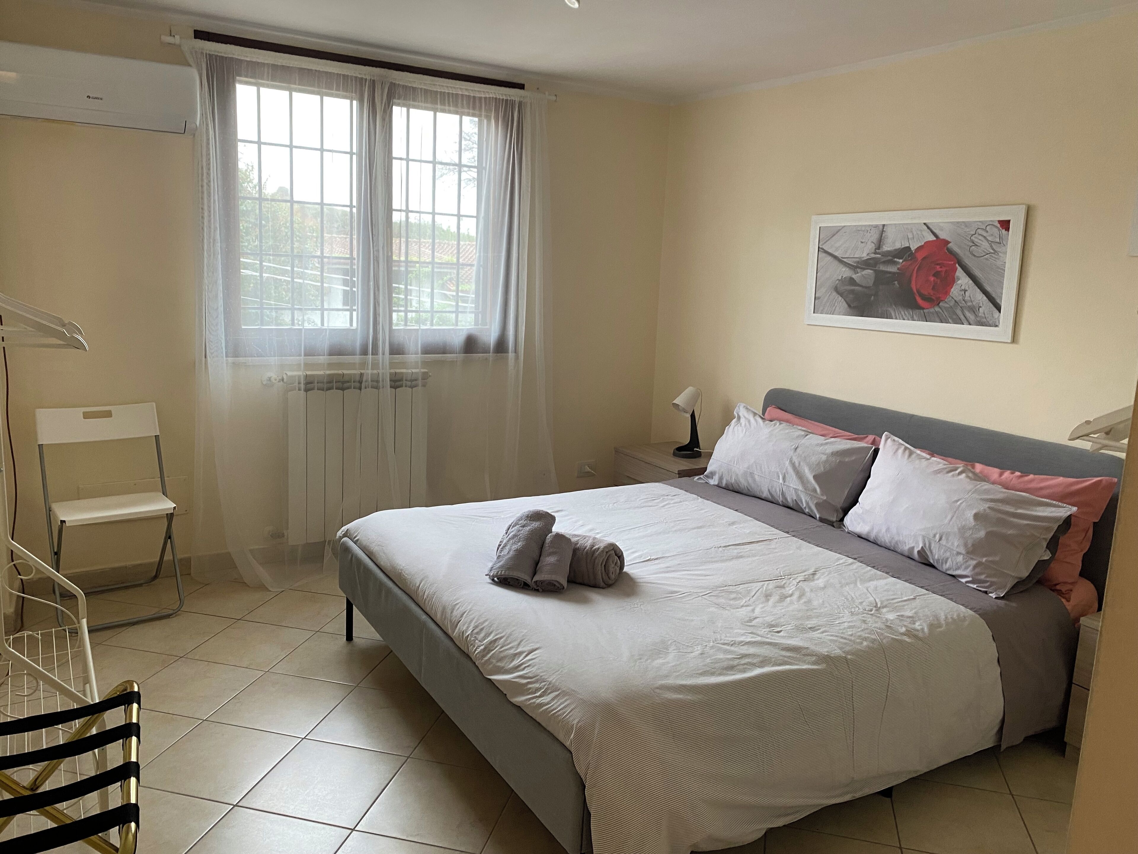 3 bedrooms, desk, iron/ironing board, travel crib