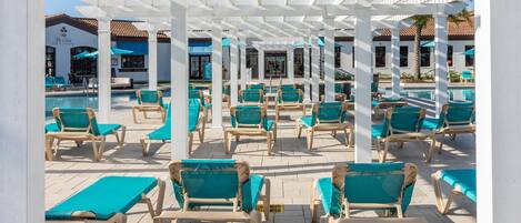 Piscina a l'aire lliure i piscina climatitzada