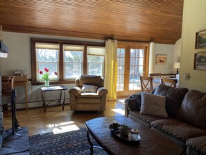 Smart-TV, Kamin, Tischfußball