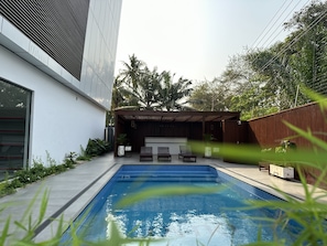 Outdoor pool - Executive Studio Apartment | 233 Boulevard (Accra)
