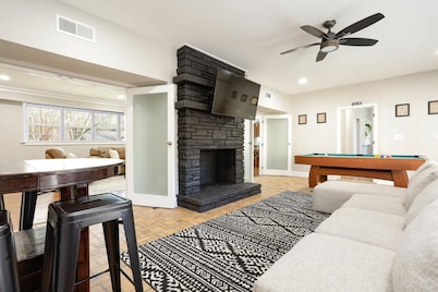 Large Beautiful Home with Fiber Optic WI-FI -Close to DT- RTJ Golf- Maxwell AFB