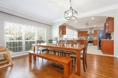 Large Beautiful Home with Fiber Optic WI-FI -Close to DT- RTJ Golf- Maxwell AFB