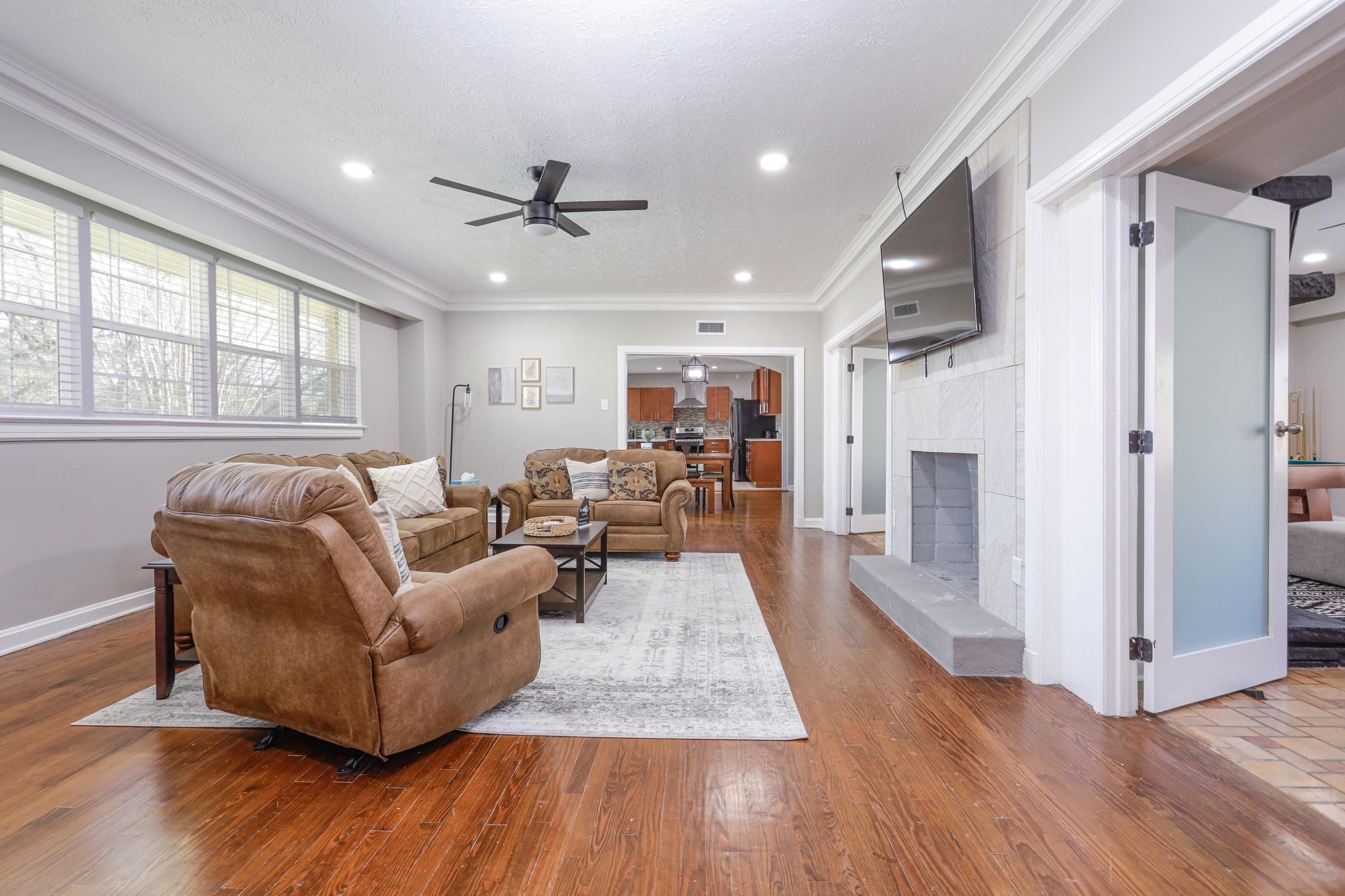 Large Beautiful Home with Fiber Optic WI-FI -Close to DT- RTJ Golf- Maxwell AFB