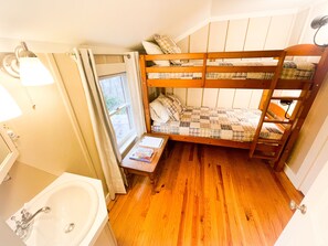 3 bedrooms, desk, iron/ironing board, travel crib