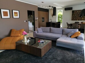 TV - Villa Corado with Pool (Umag)