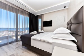 5 bedrooms, iron/ironing board, free WiFi, bed sheets