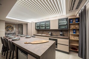 Kühlschrank, Ofen, Herdplatte, Geschirrspüler