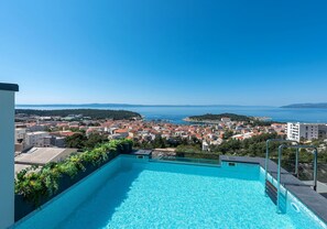 Infinity-Pool, beheizter Pool