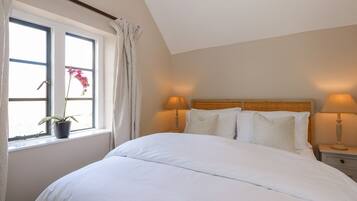 4 bedrooms, individually decorated, individually furnished, free WiFi