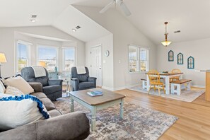 TV, streaming services - 🌟Charming Retreat🌟 Dogs ✔️, Beach Chairs, Bikes, Bonus Living Room, ❤️ of KDH (Kill Devil Hills)