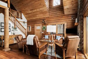 Smart TV, fireplace, DVD player, stereo - Secluded Mtn Cabin, Hot Tub, Fire Pit, Stargazing, Surrounded by National Park! (Rileyville)
