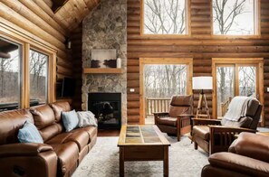 Smart TV, fireplace, DVD player, stereo - Secluded Mtn Cabin, Hot Tub, Fire Pit, Stargazing, Surrounded by National Park! (Rileyville)