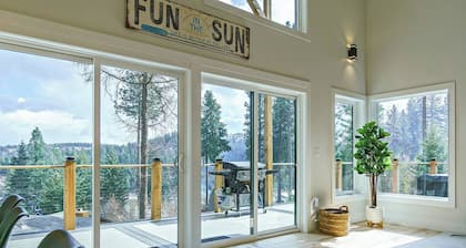 Cozy 3BR Retreat w/Lake Access, Deck, BBQ and Golf Cart for 11 guests