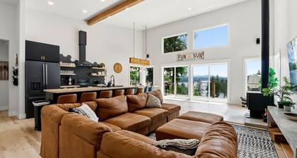 Cozy 3BR Retreat w/Lake Access, Deck, BBQ and Golf Cart for 11 guests