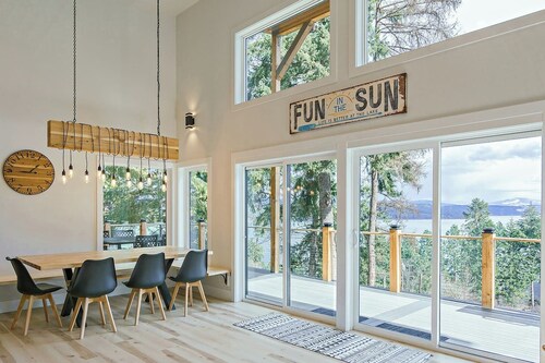 Cozy 3BR Retreat w/Lake Access, Deck, BBQ and Golf Cart for 11 guests