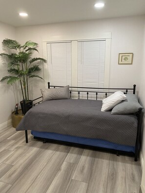 4 bedrooms, desk, iron/ironing board, travel cot