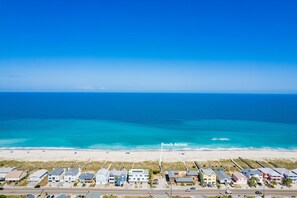 In Strandnähe, Liegestühle, Strandtücher