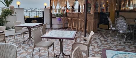 Bar (in der Unterkunft)