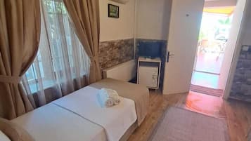 Habitación económica con 2 camas individuales | Ropa de cama de alta calidad, minibar, wifi gratis y ropa de cama