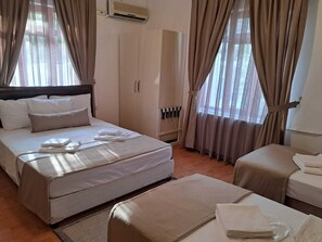 Premium bedding, minibar, free WiFi, bed sheets - Sözer Otel (Ayvalik)