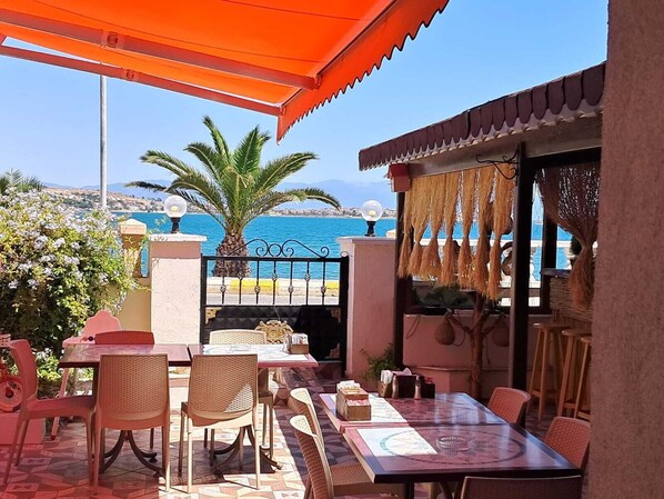 Premium bedding, minibar, free WiFi, bed sheets - Sözer Otel (Ayvalik)