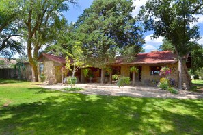Exterior - The Aspen Cabin at Starlight Canyon Bed & Breakfast (Amarillo)