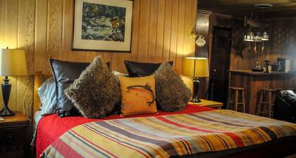 The Piñon Cabin at Starlight Canyon Bed & Breakfast