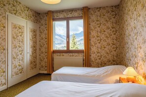 3 Schlafzimmer, Bügeleisen/Bügelbrett, Reisekinderbett, Bettwäsche