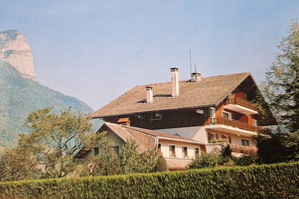 Vue extérieure de la maison.