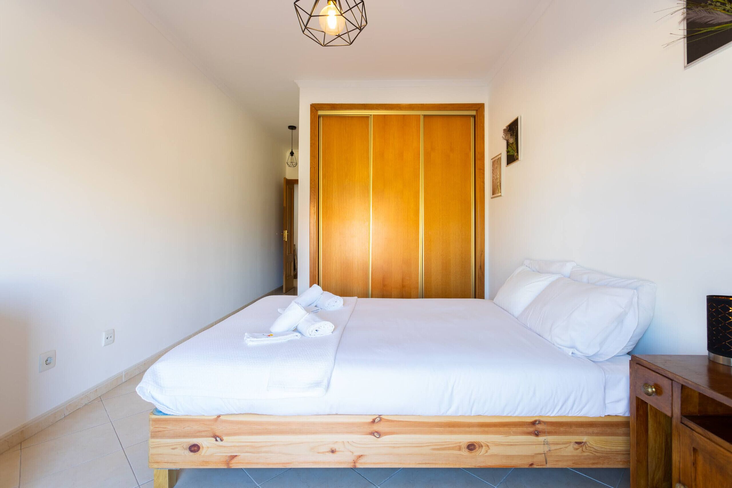 2 bedrooms, iron/ironing board, free WiFi