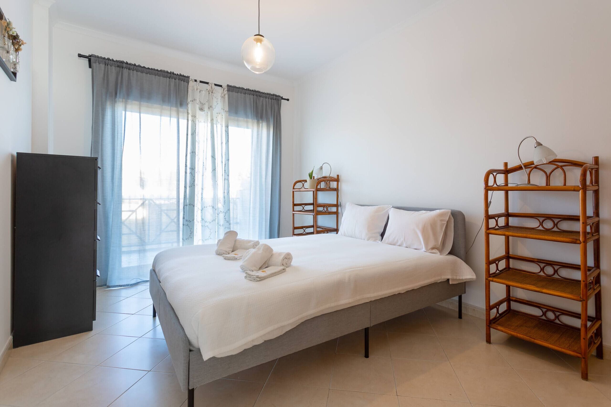 2 habitaciones, tabla de planchar con plancha y wifi gratis 