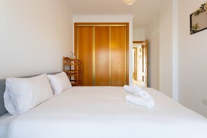 2 bedrooms, iron/ironing board, free WiFi