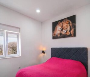 3 bedrooms, WiFi, bed sheets