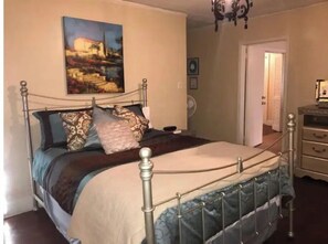 3 bedrooms, WiFi, bed sheets - King’s Court Villa (Jackson)