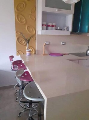 Dishwasher, cookware/dishes/utensils