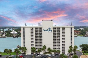 Exterior - Beautiful 2 bed/2 bath condo in popular Riverside building. (Pensacola)