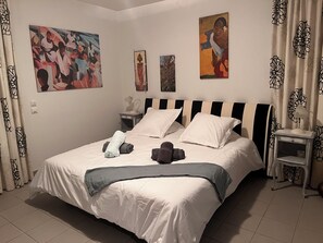 5 bedrooms, desk, iron/ironing board, travel cot