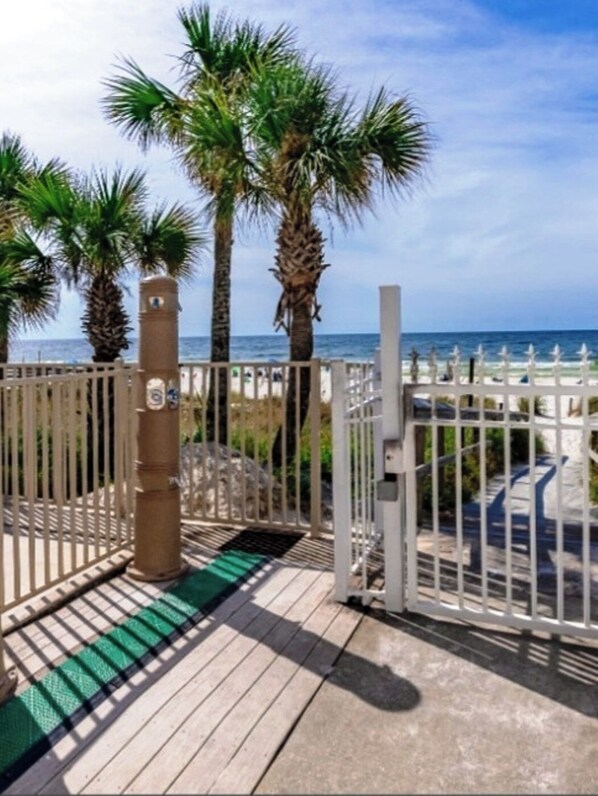 Property grounds - Looking for any thing to do? You’re in the heart of it all-feet from the beach!! (Panama City Beach)