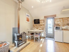Dining - Walnut Cottage - UKC6632 (Pentney, King&rsquo;s Lynn)