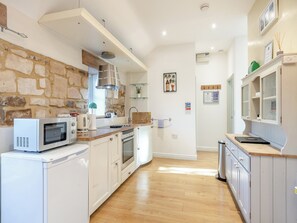 Private kitchen - Walnut Cottage - UKC6632 (Pentney, King&rsquo;s Lynn)