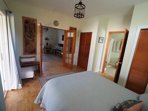 1 habitación, tabla de planchar con plancha, wifi gratis y ropa de cama
