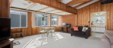 TV, Netflix, streaming services