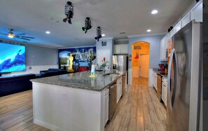 豪華獨棟房屋 | 私人廚房 | 大型冰箱、微波爐、烤箱、爐台