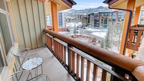 A balcony with a view of a snowy mountain and a pool area. - Sundial C409 | Ski-in/Ski-out | Jetted Tub | Full Kitchen | Mountain Views | Pools & Hot Tubs (Park City)