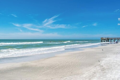 Pool is Open- Beach Cottage 1214, Gulf Front 3BR 2BA, Htd Pool Hot Tub Sleeps 11