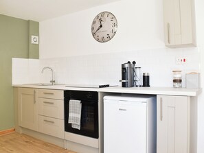 Cookware/dishes/utensils