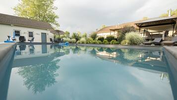 Piscine extérieure, piscine chauffée