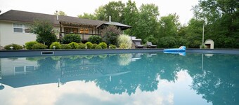 Secluded 5 acre getaway heated inground pool 6 person hot tub